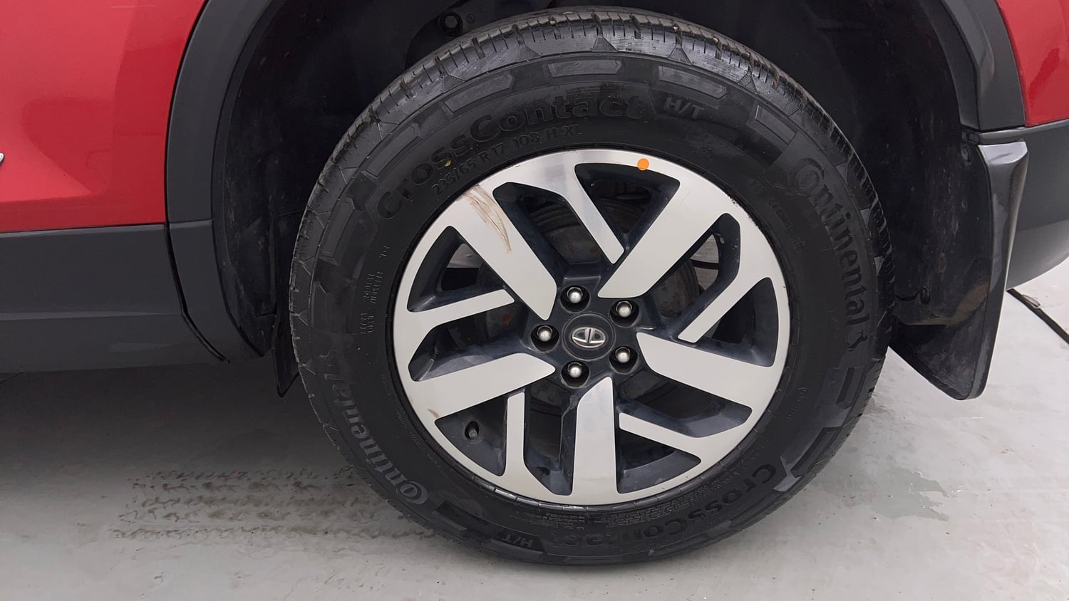 Used 2020 Tata Harrier XZA Plus Dual Tone Diesel Automatic tyres LEFT REAR TYRE RIM VIEW