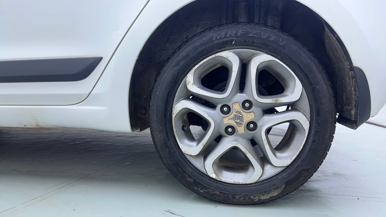 Used 2018 Hyundai Elite i20 Asta 1.2 (O) Petrol Manual tyres LEFT REAR TYRE RIM VIEW