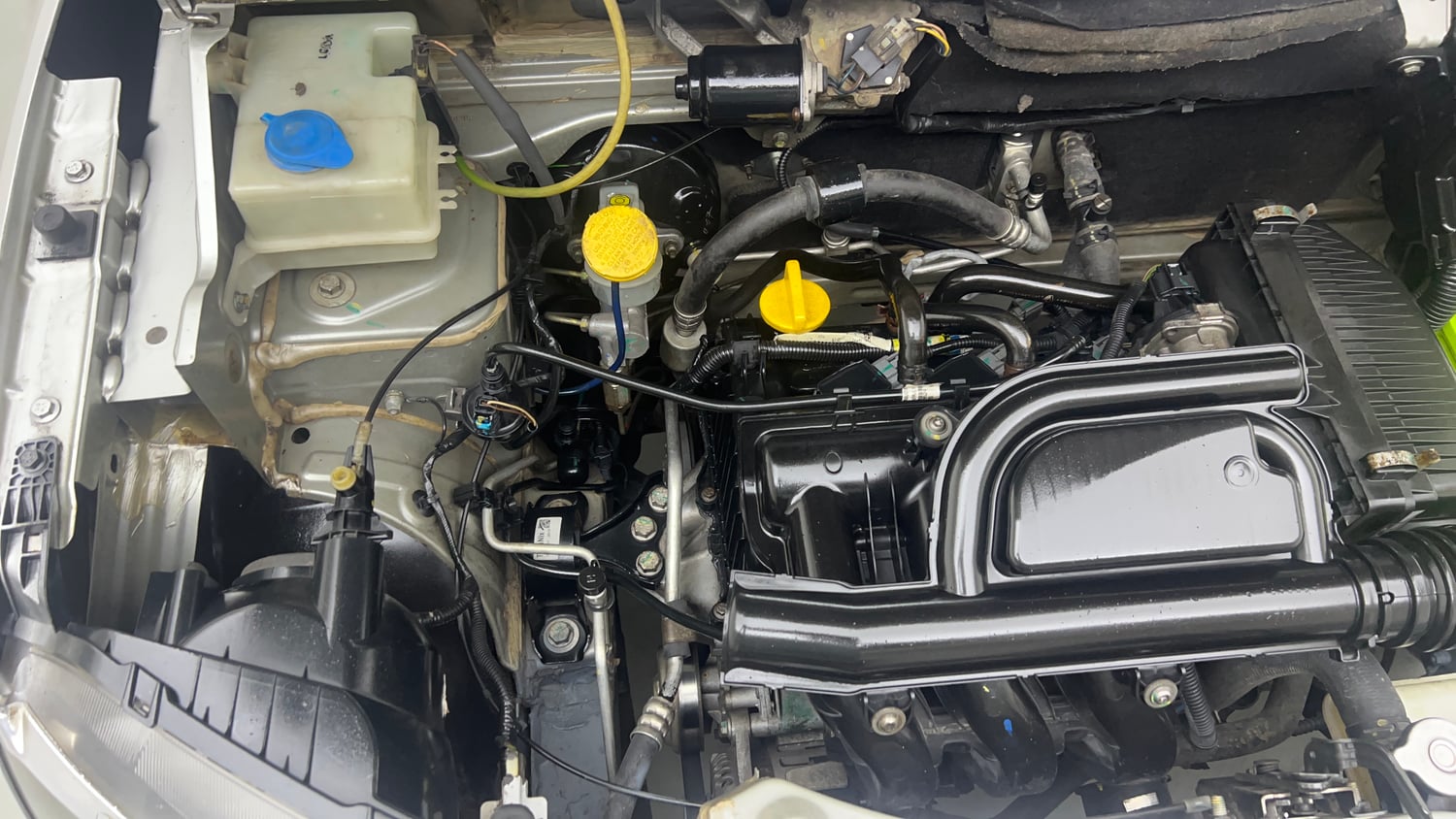 Used 2016 Renault Kwid RXT Petrol Manual engine ENGINE RIGHT SIDE VIEW