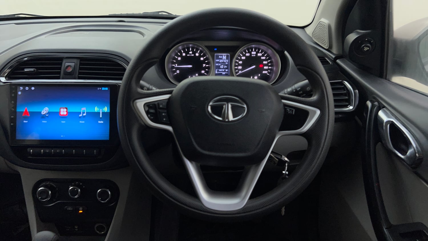 Used 2018 Tata Tiago Revotron XZA Petrol Automatic top_features Steering mounted controls