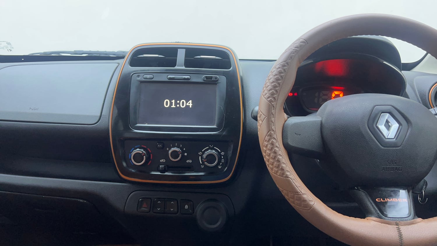 Used 2017 Renault Kwid CLIMBER 1.0 Petrol Manual interior MUSIC SYSTEM & AC CONTROL VIEW