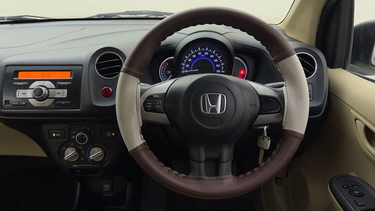 Used 2015 Honda Amaze 1.2 SX i-VTEC Petrol Manual top_features Steering mounted controls