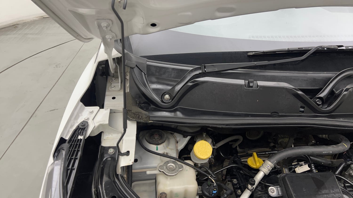 Used 2023 Nissan Magnite XE Petrol Manual engine ENGINE RIGHT SIDE HINGE & APRON VIEW