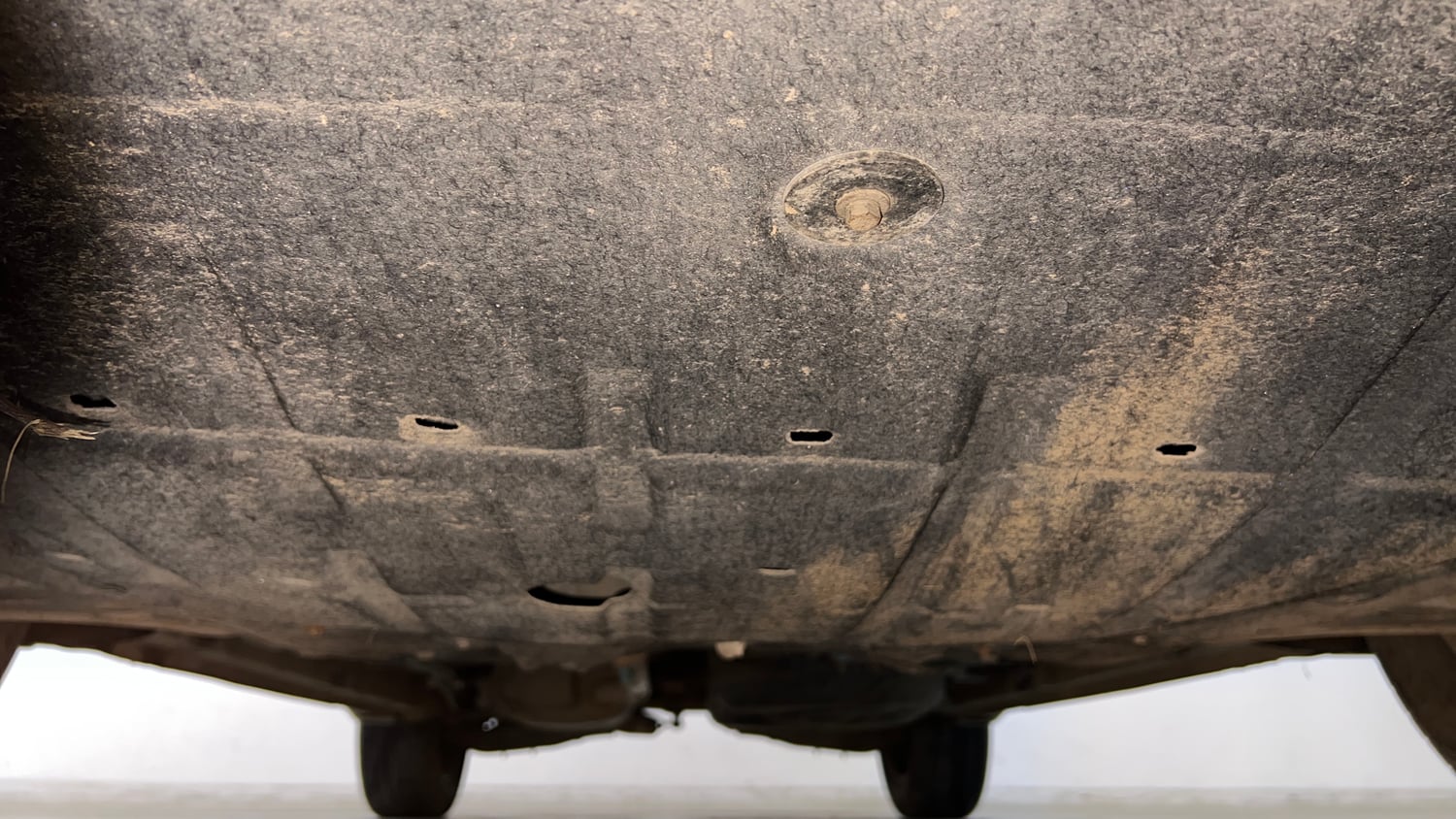 Used 2022 Mahindra XUV700 AX 7 Petrol AT Luxury Pack 7 STR Petrol Automatic extra FRONT LEFT UNDERBODY VIEW