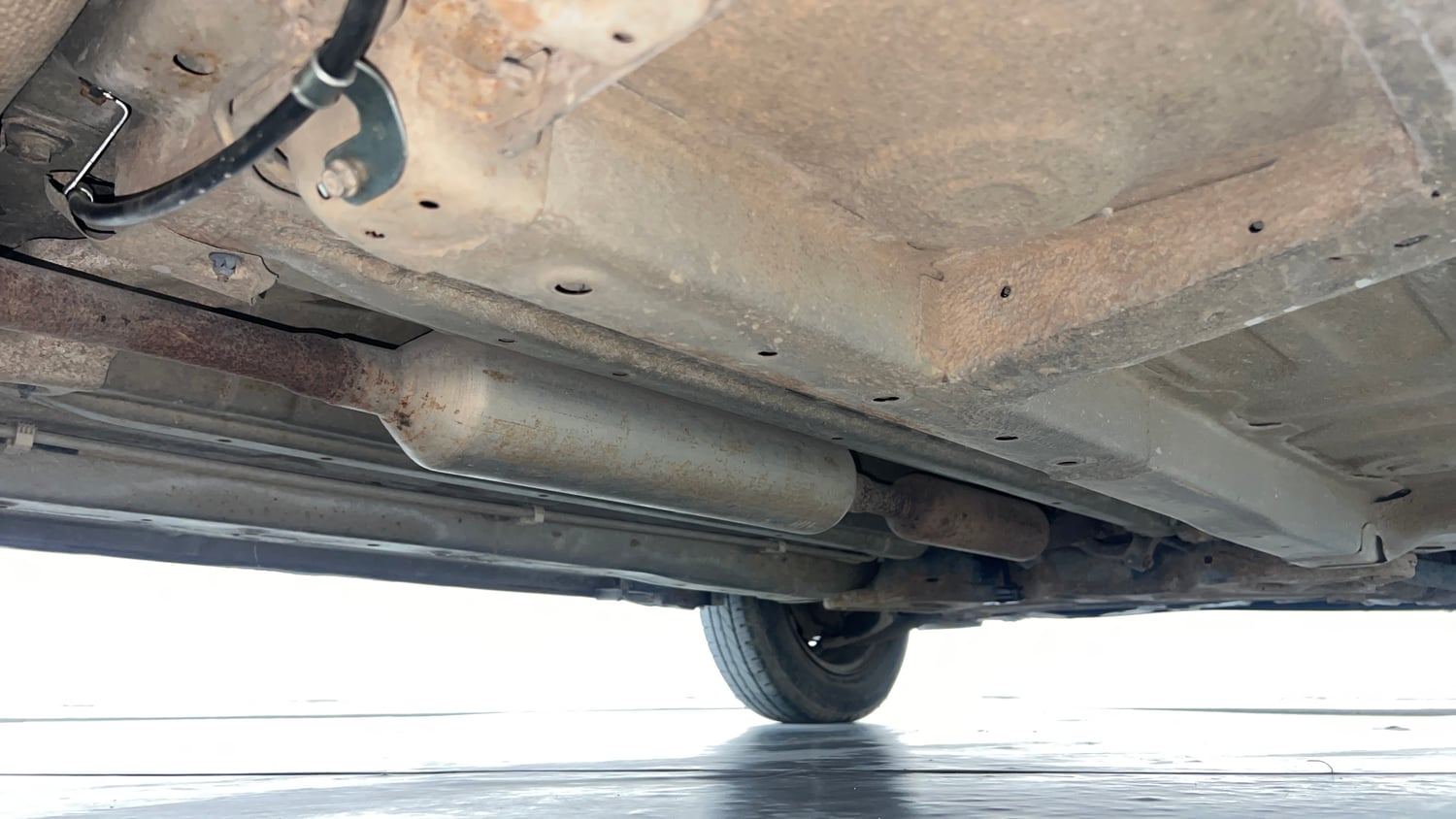 Used 2013 Maruti Suzuki Swift VXi Petrol Manual extra REAR RIGHT UNDERBODY VIEW