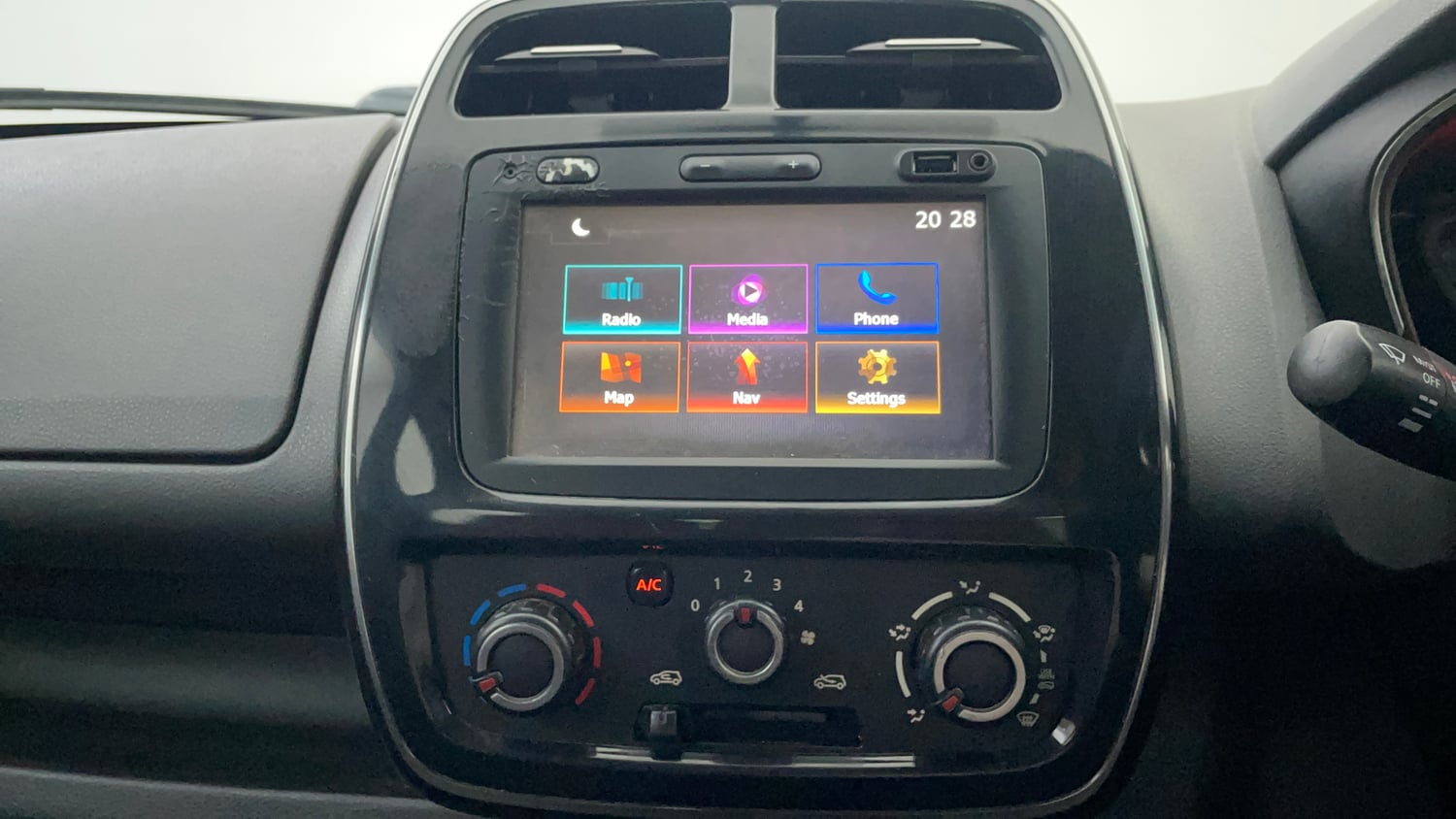 Used 2017 Renault Kwid RXT (O) 1.0 SCE Edition Petrol Manual interior MUSIC SYSTEM & AC CONTROL VIEW