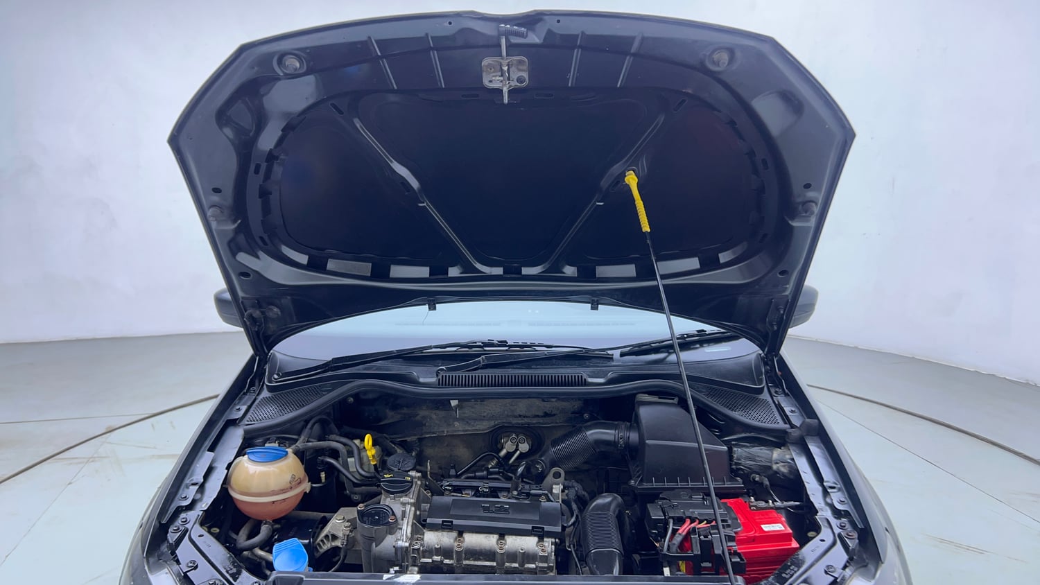 Used 2015 Volkswagen Polo Highline1.2L (P) Petrol Manual engine ENGINE & BONNET OPEN FRONT VIEW