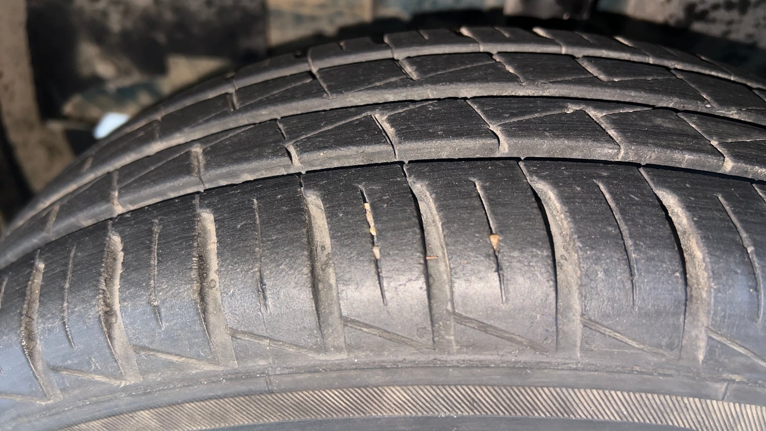 Used 2022 Renault Kwid RXT 1.0 AMT Petrol Automatic tyres LEFT FRONT TYRE TREAD VIEW