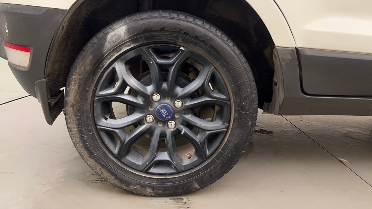 Used 2016 Ford EcoSport Titanium 1.5L TDCi Diesel Manual tyres RIGHT REAR TYRE RIM VIEW