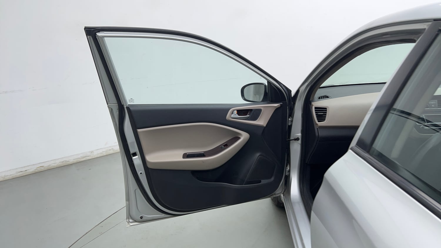 Used 2015 Hyundai Elite i20 Magna 1.2 Petrol Manual interior LEFT FRONT DOOR OPEN VIEW