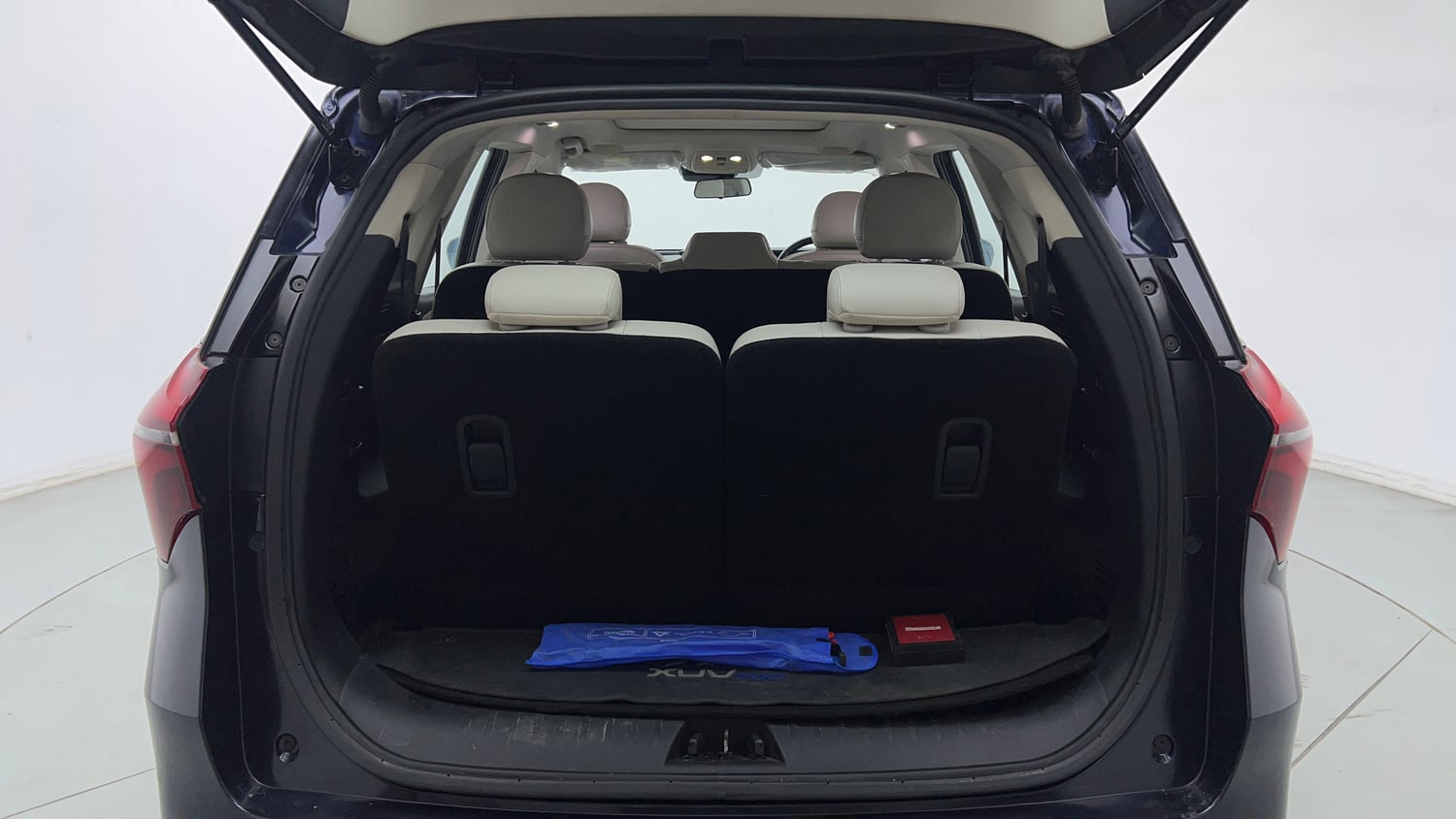 Used 2022 Mahindra XUV700 AX 7 Petrol AT Luxury Pack 7 STR Petrol Automatic interior DICKY INSIDE VIEW