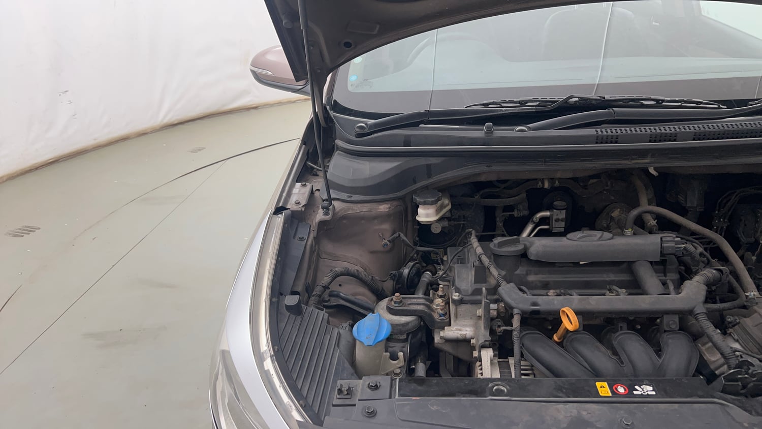Used 2018 Hyundai Verna EX 1.4 VTVT Petrol Manual engine ENGINE RIGHT SIDE HINGE & APRON VIEW