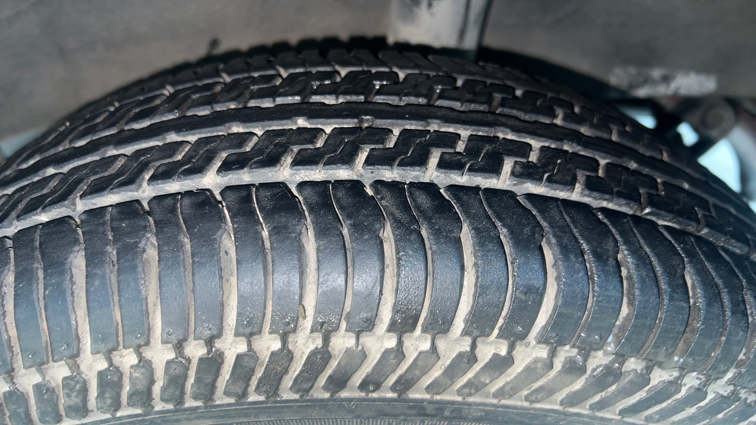 Used 2016 Renault Kwid RXT Petrol Manual tyres LEFT REAR TYRE TREAD VIEW