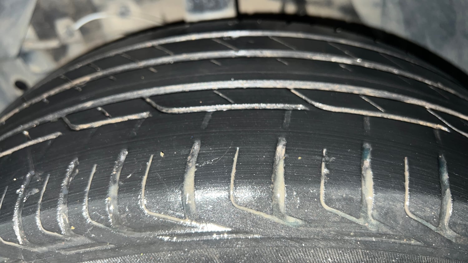 Used 2021 maruti-suzuki Vitara Brezza ZXi Plus Petrol Manual tyres LEFT FRONT TYRE TREAD VIEW
