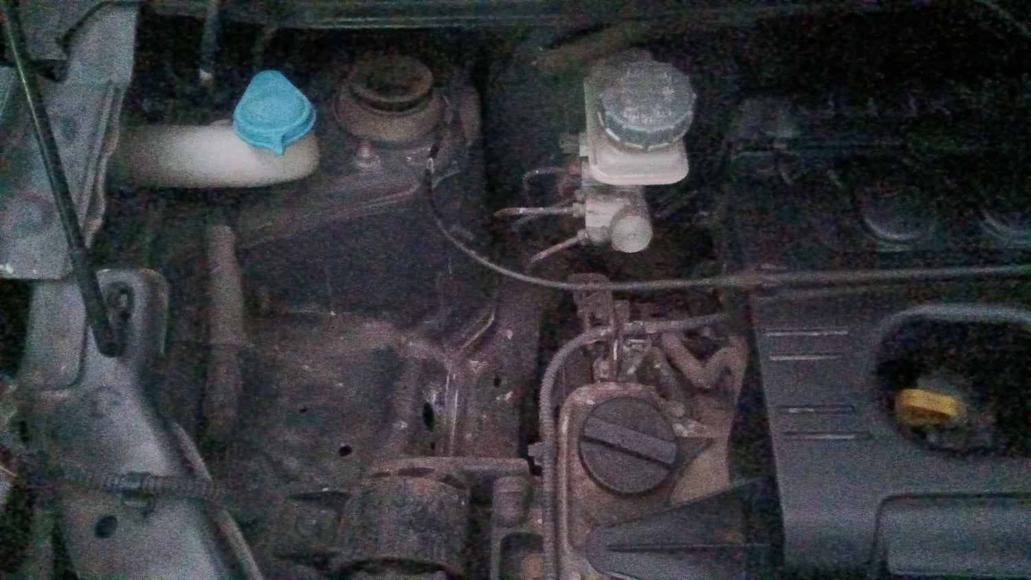 Used 2012 Maruti Suzuki Wagon R 1.0 VXi Petrol Manual engine ENGINE RIGHT SIDE HINGE & APRON VIEW