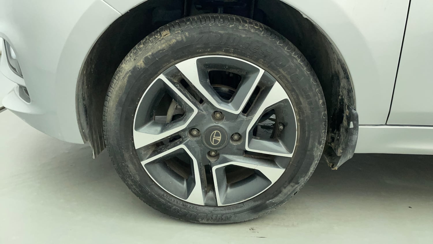 Used 2021 Tata Tiago XZA Plus Petrol Automatic tyres LEFT FRONT TYRE RIM VIEW