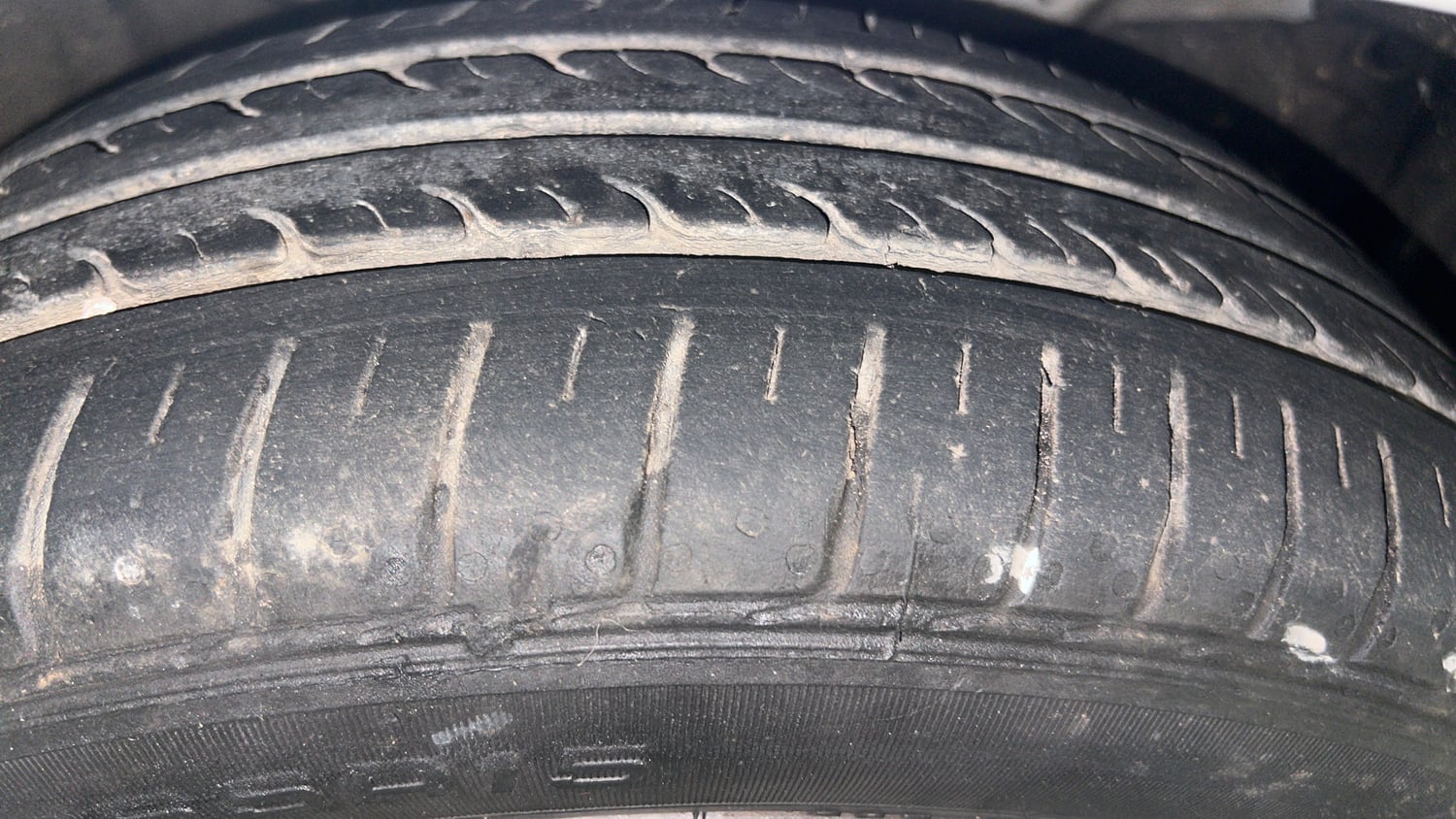 Used 2021 Honda Jazz VX CVT Petrol Automatic tyres RIGHT FRONT TYRE TREAD VIEW