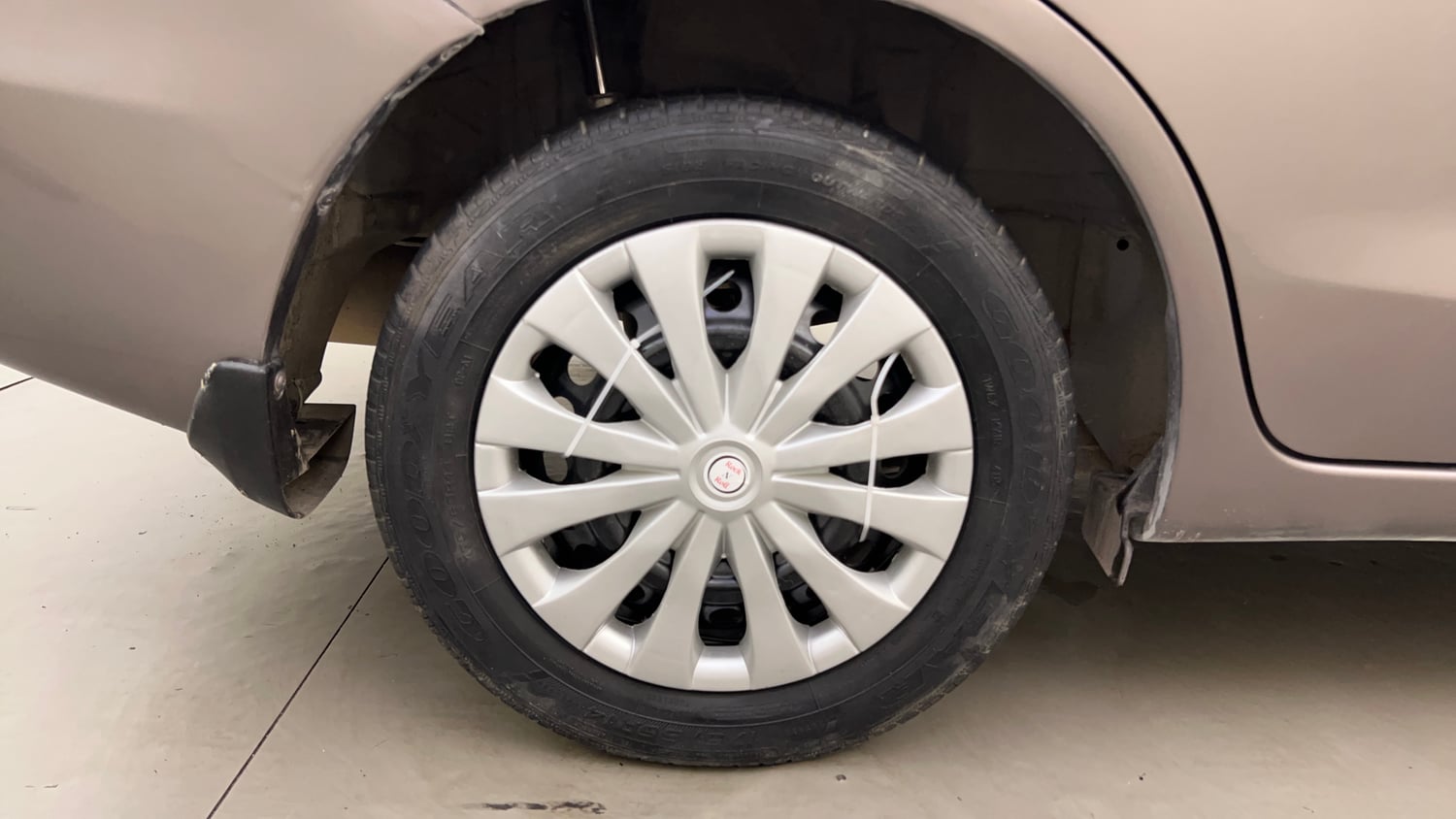 Used 2015 Honda Amaze 1.2 SX i-VTEC Petrol Manual tyres RIGHT REAR TYRE RIM VIEW