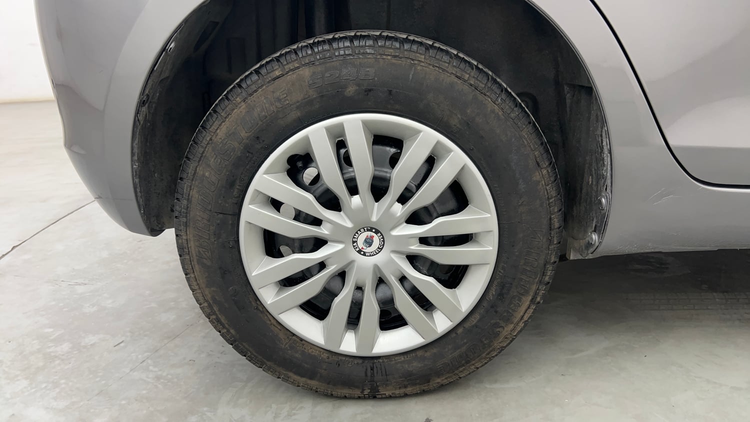 Used 2013 Maruti Suzuki Swift VXi Petrol Manual tyres RIGHT REAR TYRE RIM VIEW