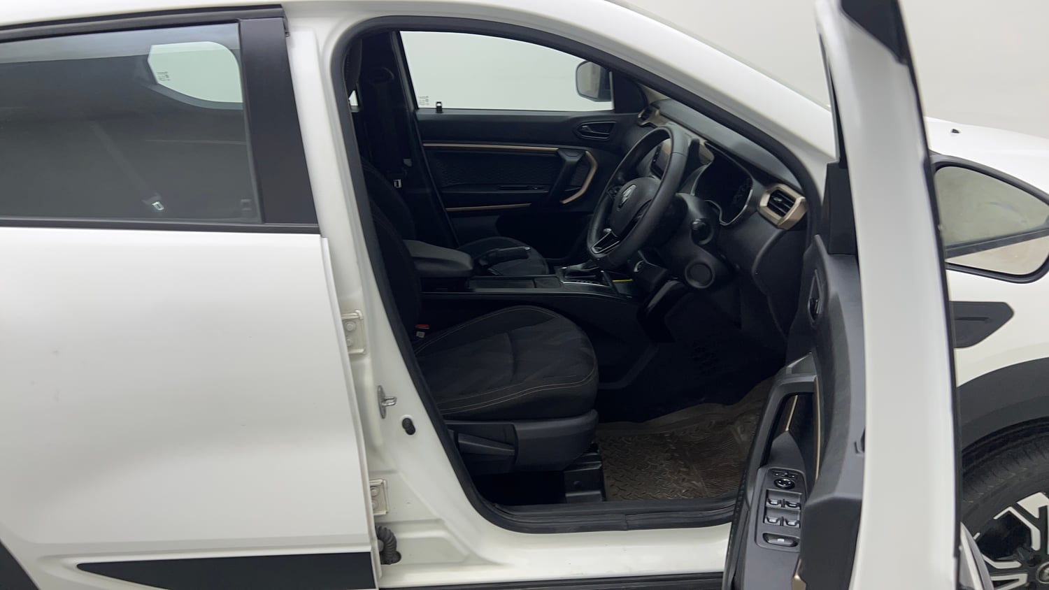 Used 2022 Renault Kiger RXT (O) Turbo CVT Petrol Automatic interior RIGHT SIDE FRONT DOOR CABIN VIEW