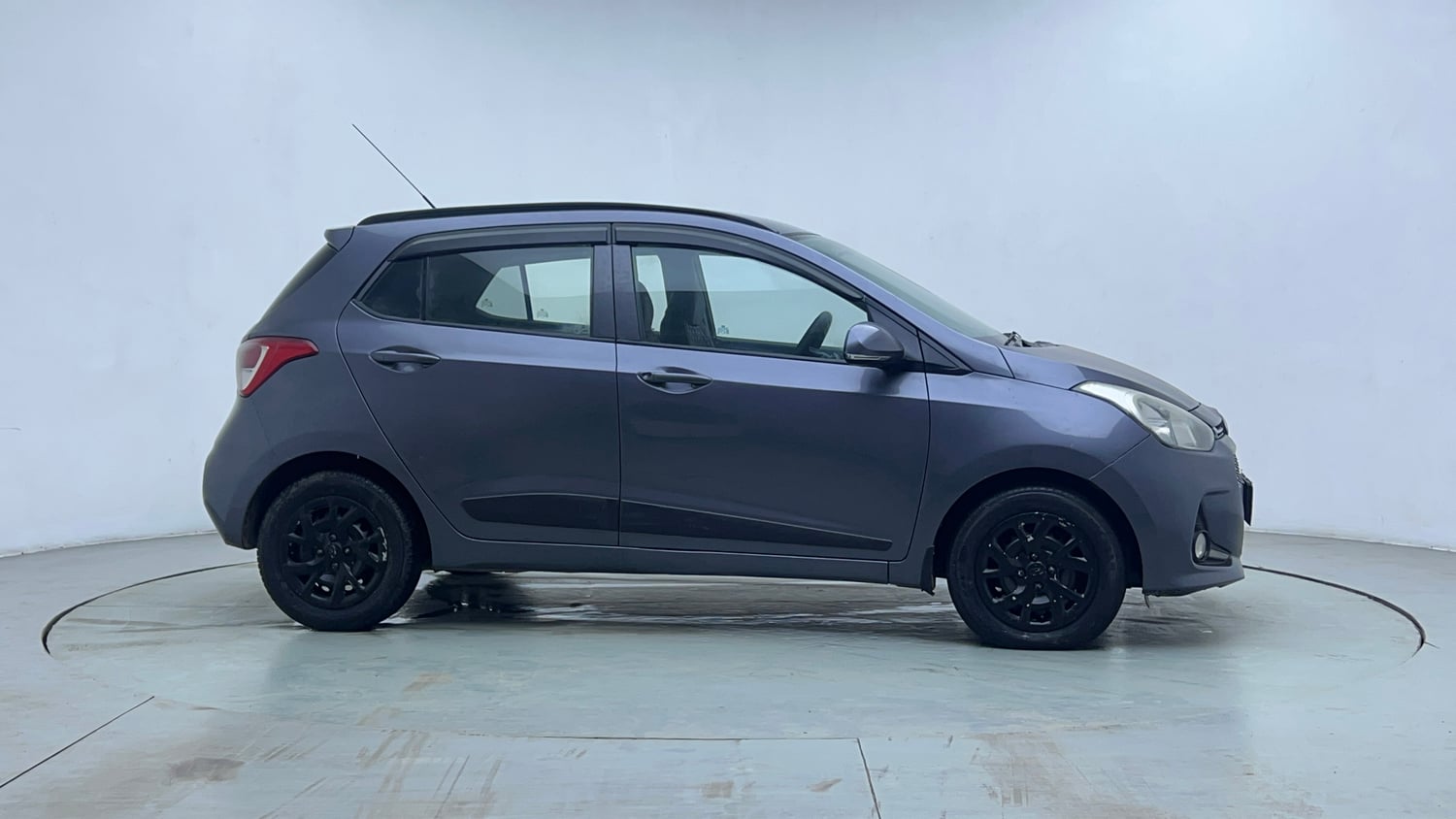 Used 2017 Hyundai Grand i10 Sportz (O) U2 1.2 CRDi Diesel Manual exterior RIGHT SIDE VIEW