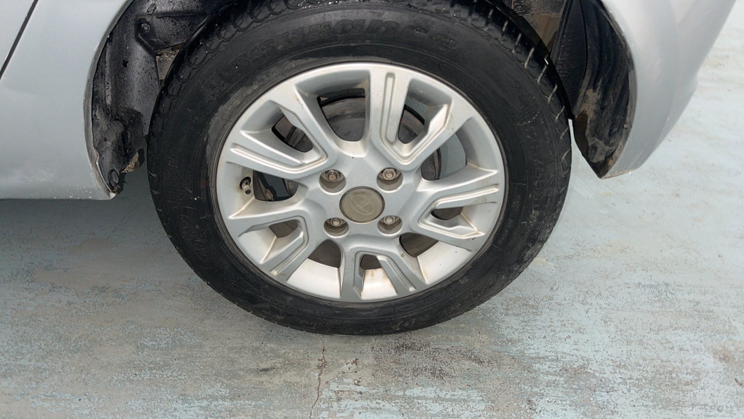 Used 2018 Tata Tiago Revotron XZ Petrol Manual tyres LEFT REAR TYRE RIM VIEW