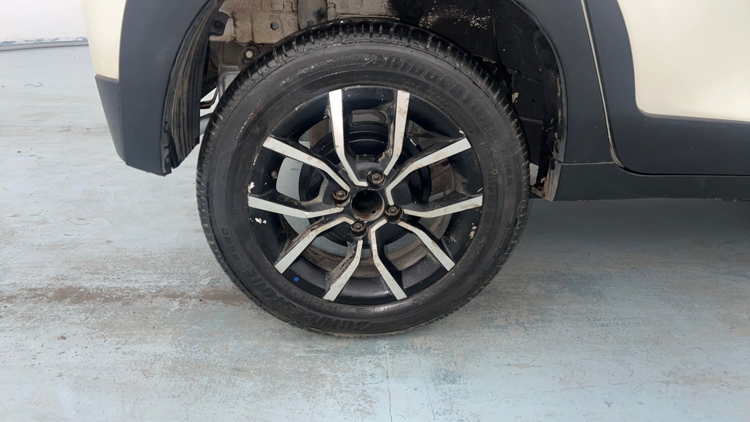 Used 2019 Mahindra KUV100 NXT K8 6 STR Petrol Manual tyres RIGHT REAR TYRE RIM VIEW