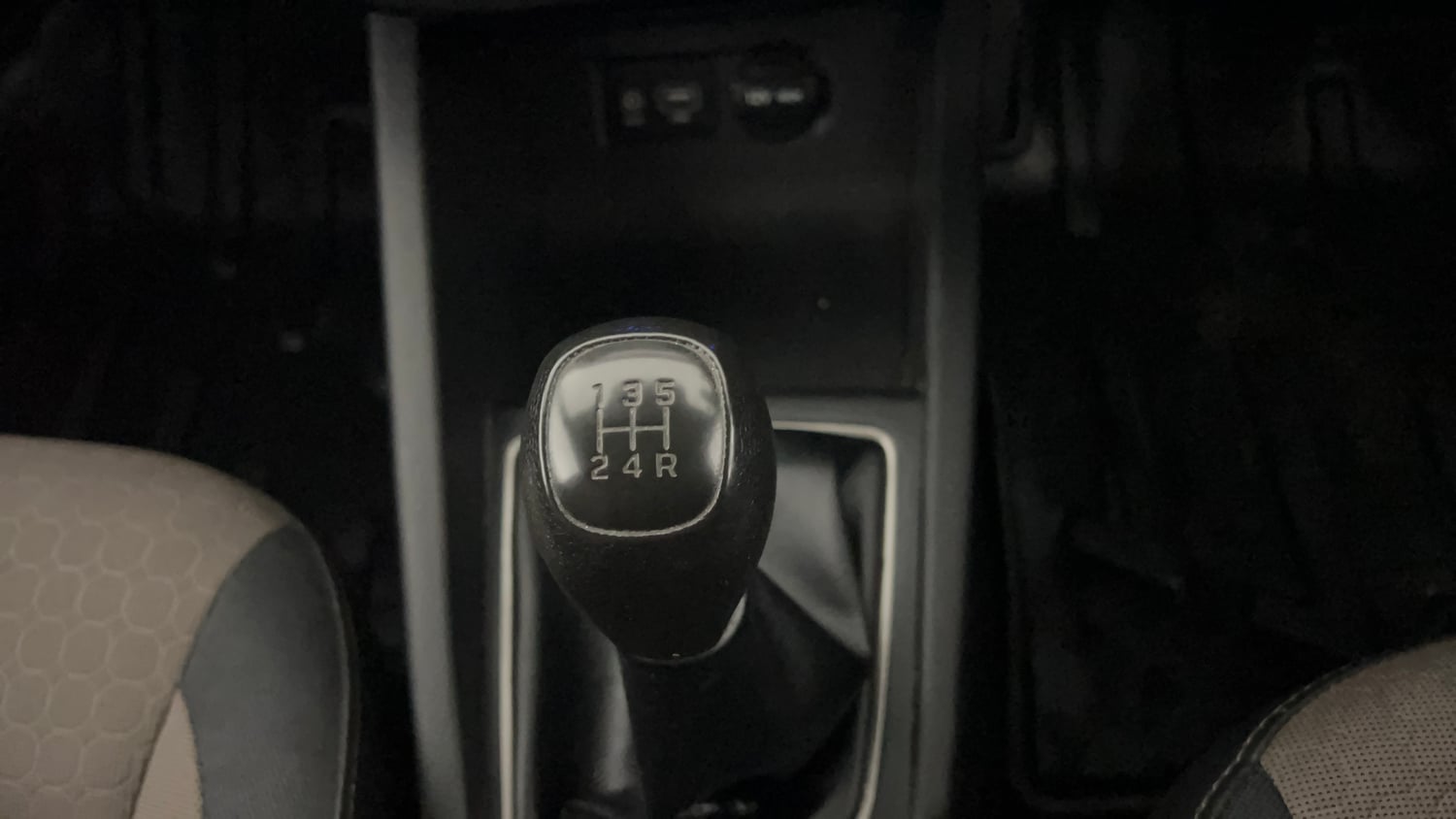 Used 2017 Hyundai Elite i20 Asta 1.2 Petrol Manual interior GEAR  KNOB VIEW
