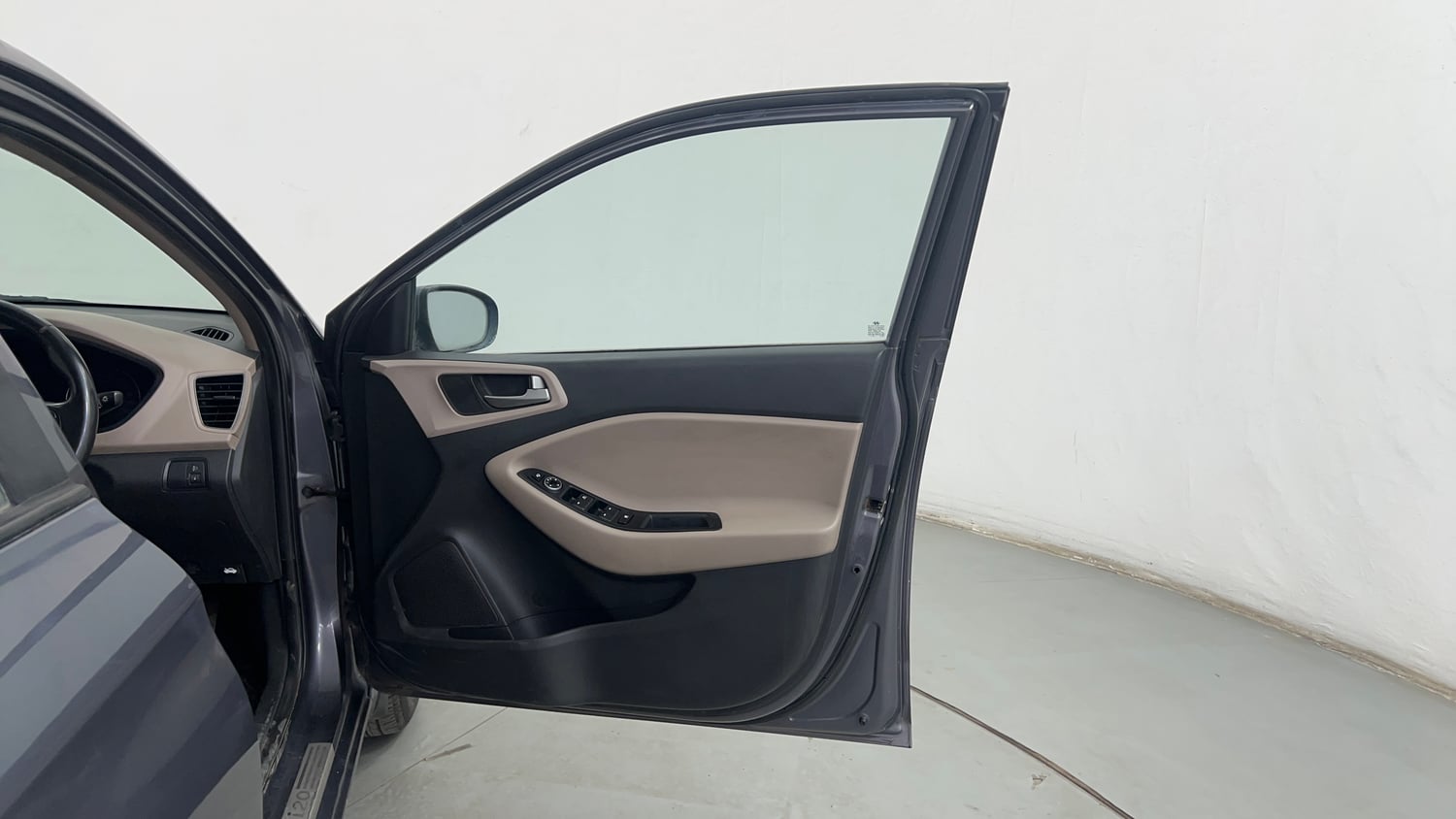 Used 2014 Hyundai Elite i20 Sportz 1.2 Petrol Manual interior RIGHT FRONT DOOR OPEN VIEW