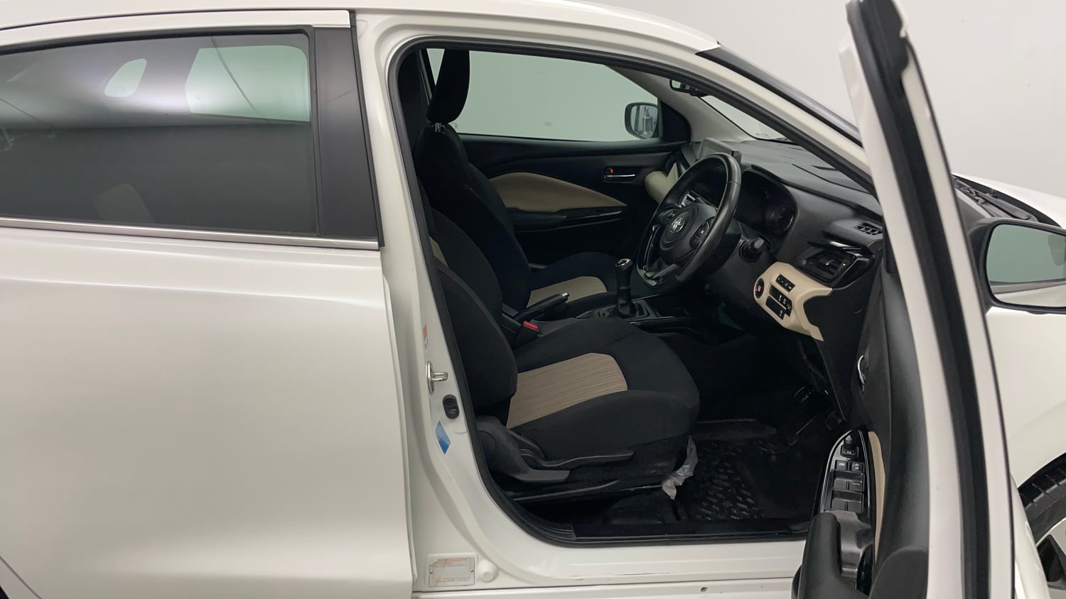 Used 2023 Toyota Glanza V Petrol Manual interior RIGHT SIDE FRONT DOOR CABIN VIEW