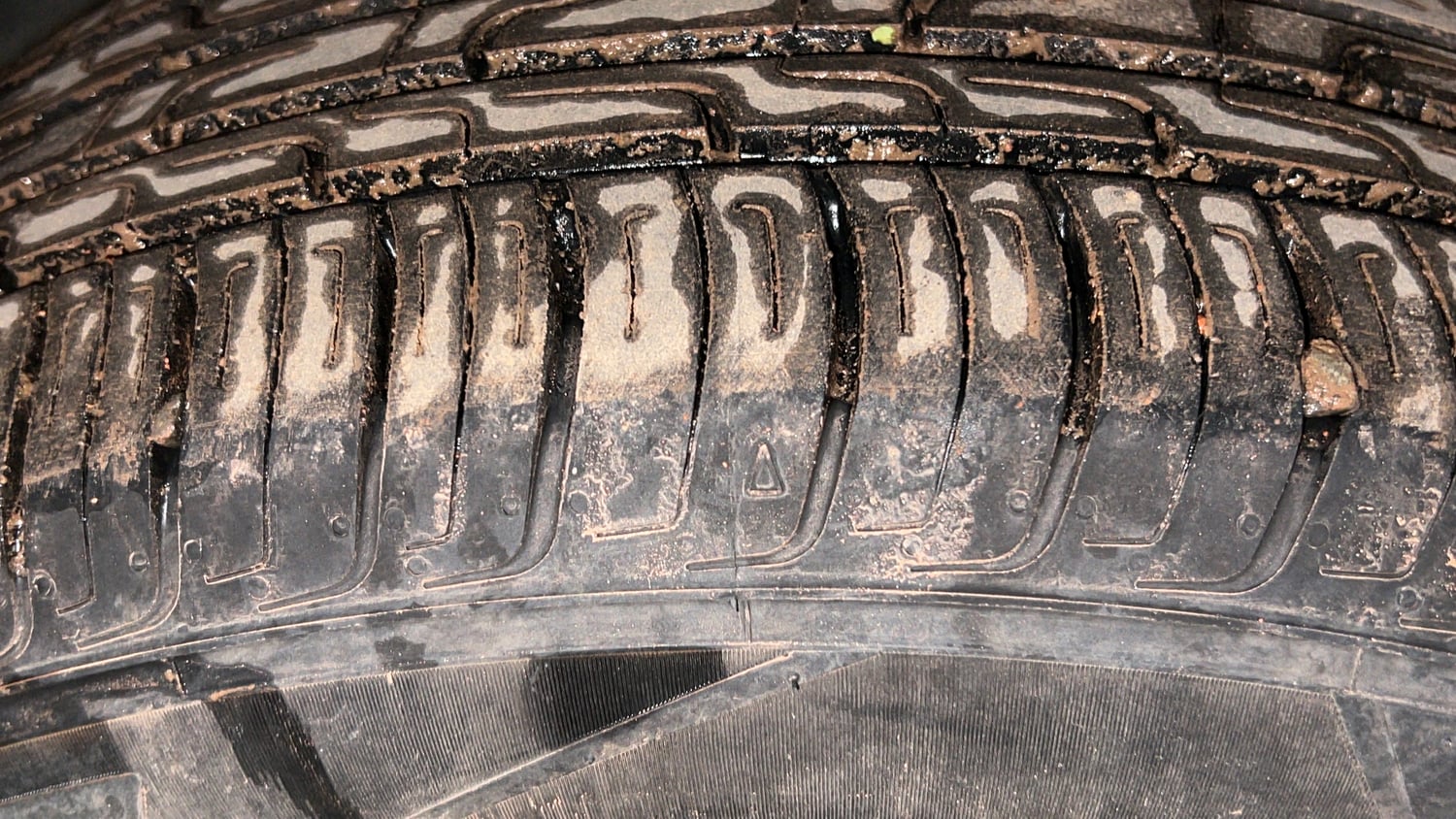 Used 2019 maruti-suzuki Vitara Brezza ZDi Plus AGS Diesel Automatic tyres RIGHT FRONT TYRE TREAD VIEW