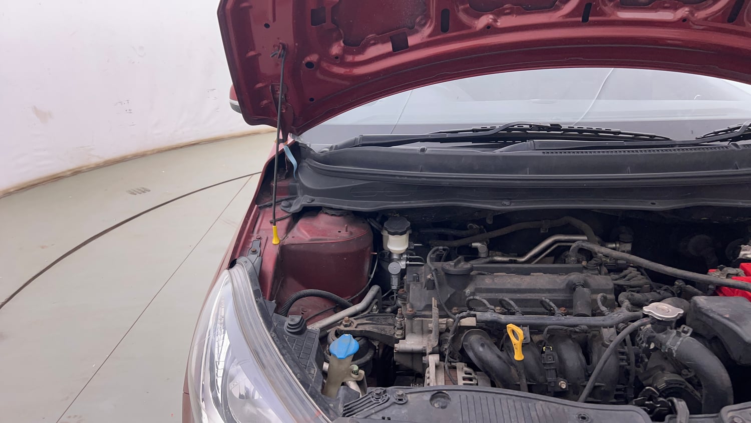 Used 2012 Hyundai i20 Magna (O) 1.2 Petrol Manual engine ENGINE RIGHT SIDE HINGE & APRON VIEW