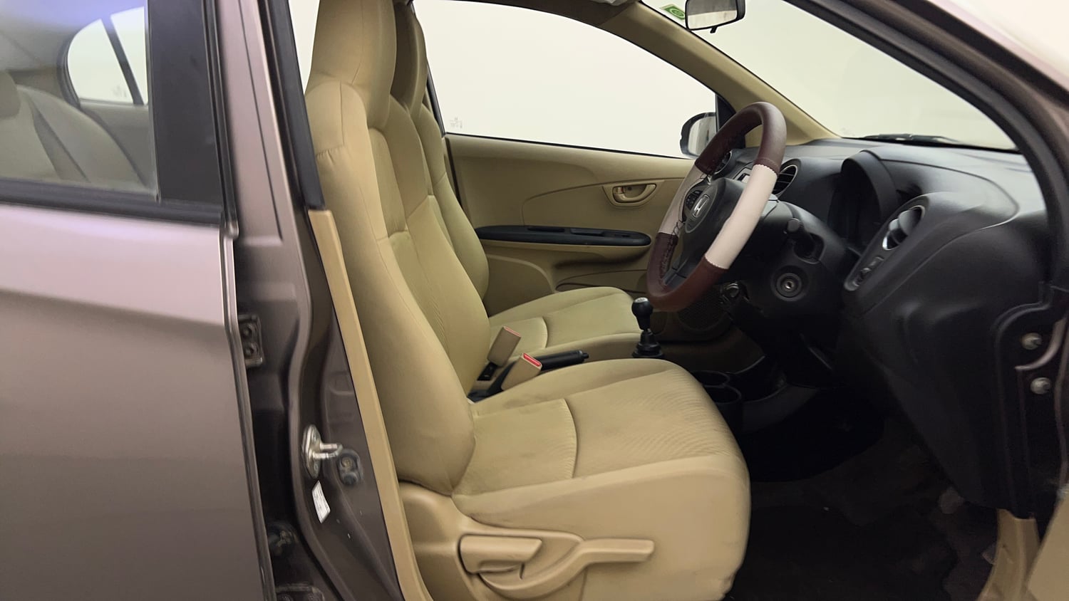 Used 2015 Honda Amaze 1.2 SX i-VTEC Petrol Manual interior RIGHT SIDE FRONT DOOR CABIN VIEW