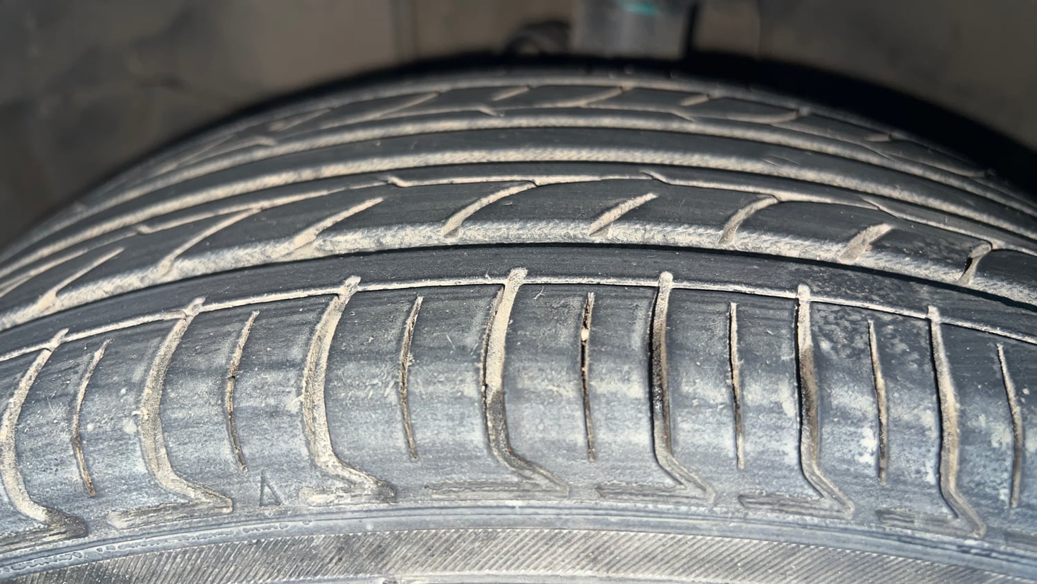 Used 2018 Honda Amaze 1.2 V CVT Petrol Petrol Automatic tyres LEFT FRONT TYRE TREAD VIEW