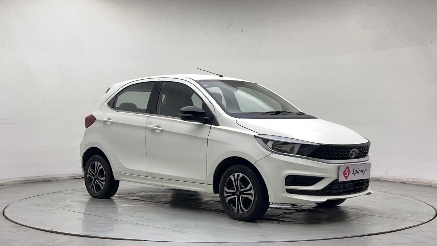 Used 2024 Tata Tiago XTA iCNG Cng Automatic exterior RIGHT FRONT CORNER VIEW