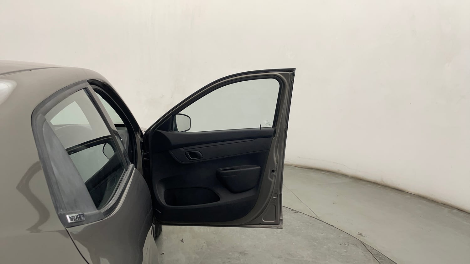Used 2017 Renault Kwid RXT (O) 1.0 SCE Edition Petrol Manual interior RIGHT FRONT DOOR OPEN VIEW