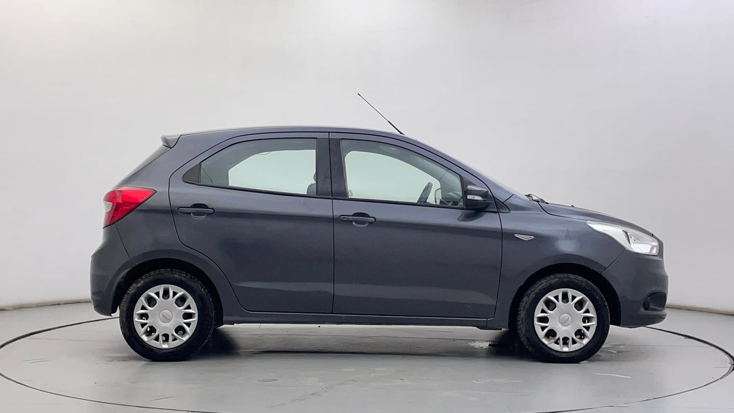 Used 2016 Ford Figo Trend 1.2 Ti-VCT Petrol Manual exterior RIGHT SIDE VIEW