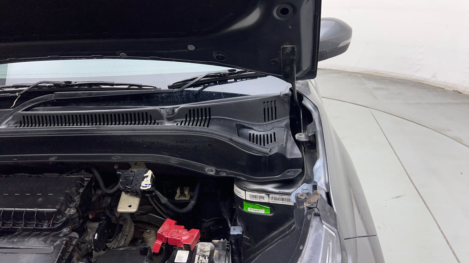 Used 2022 Tata Punch Adventure Rhythm Pack MT Petrol Manual engine ENGINE LEFT SIDE HINGE & APRON VIEW