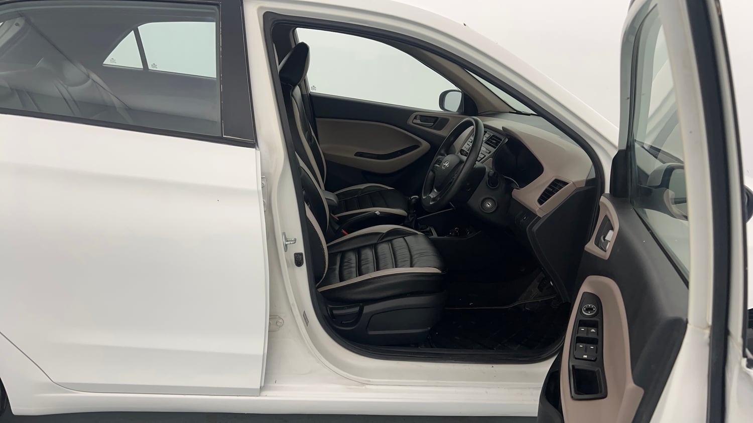 Used 2015 Hyundai Elite i20 Magna 1.2 Petrol Manual interior RIGHT SIDE FRONT DOOR CABIN VIEW