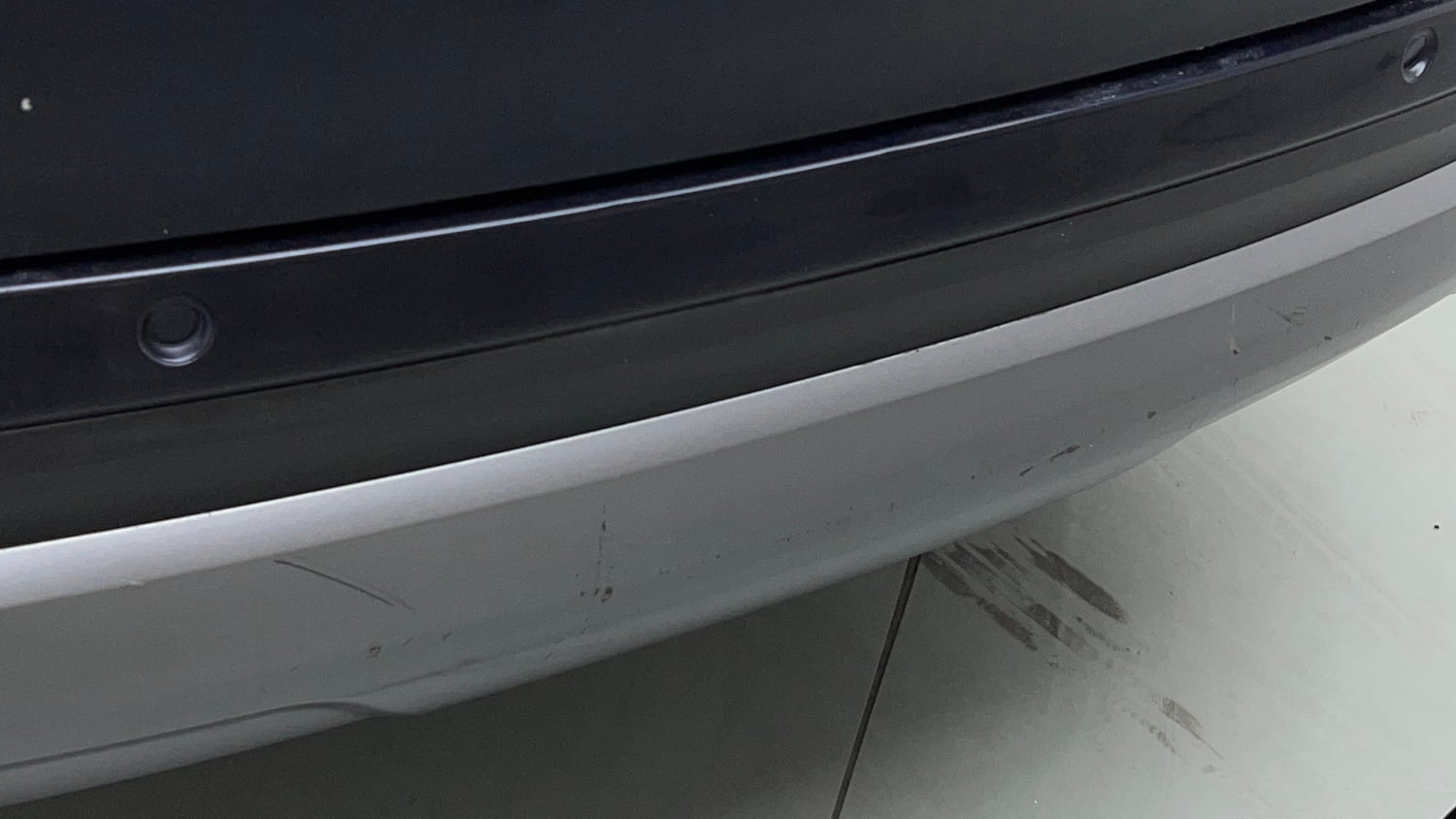 Used 2022 Mahindra XUV700 AX 7 Petrol AT Luxury Pack 7 STR Petrol Automatic dents MINOR SCRATCH