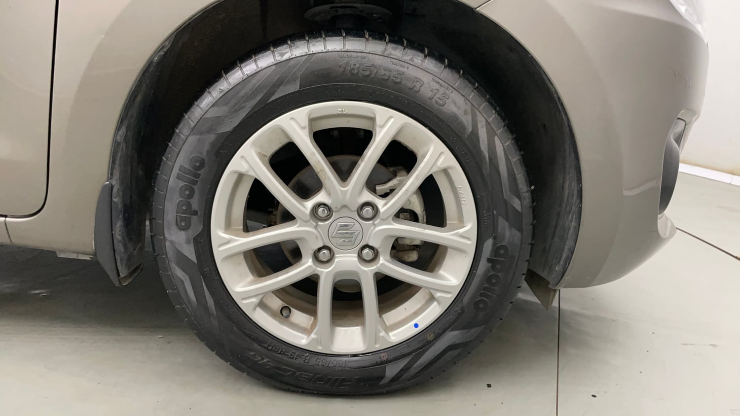 Used 2018 Maruti Suzuki Swift ZXi AMT Petrol Automatic tyres RIGHT FRONT TYRE RIM VIEW