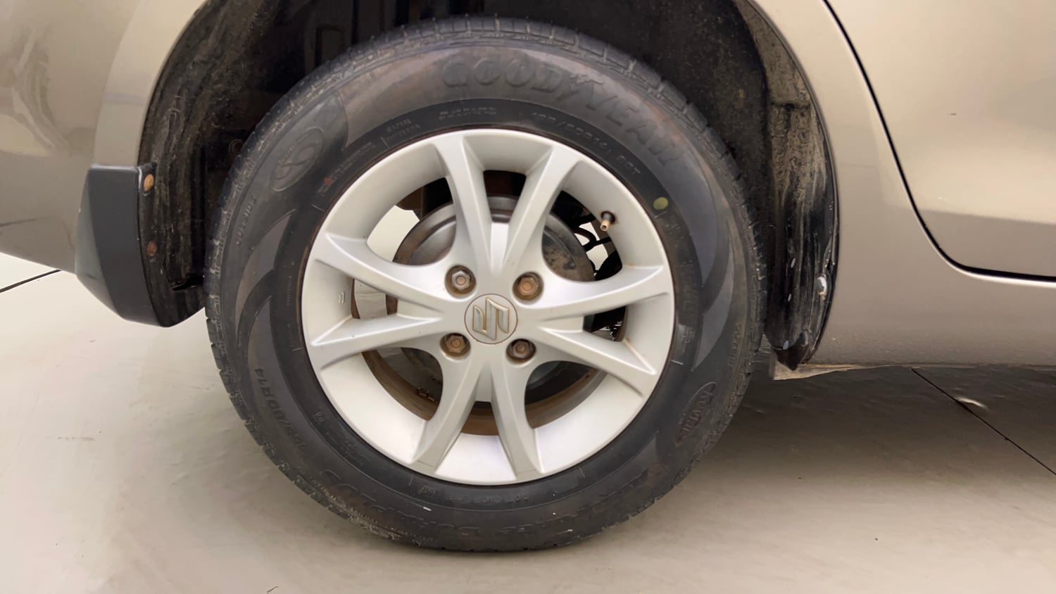 Used 2017 Maruti Suzuki Swift Dzire VXI (O) Petrol Manual tyres RIGHT REAR TYRE RIM VIEW
