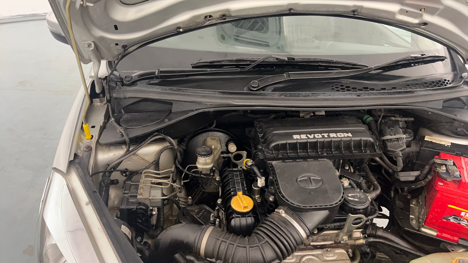 Used 2018 Tata Tiago Revotron XZ Petrol Manual engine ENGINE RIGHT SIDE HINGE & APRON VIEW