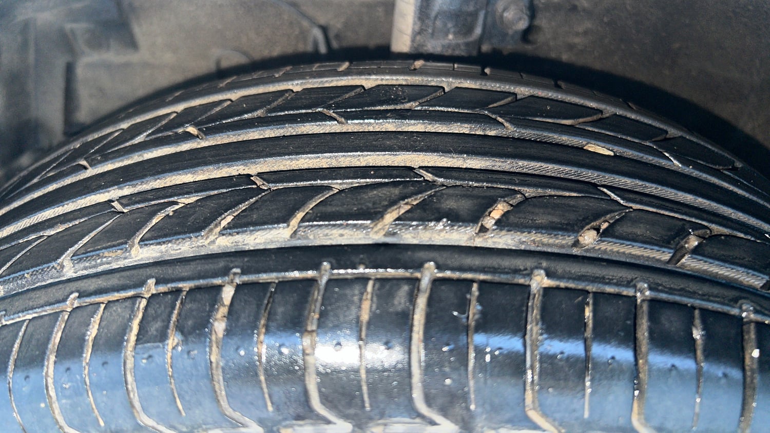 Used 2016 Maruti Suzuki Swift Dzire ZXI Petrol Manual tyres LEFT FRONT TYRE TREAD VIEW