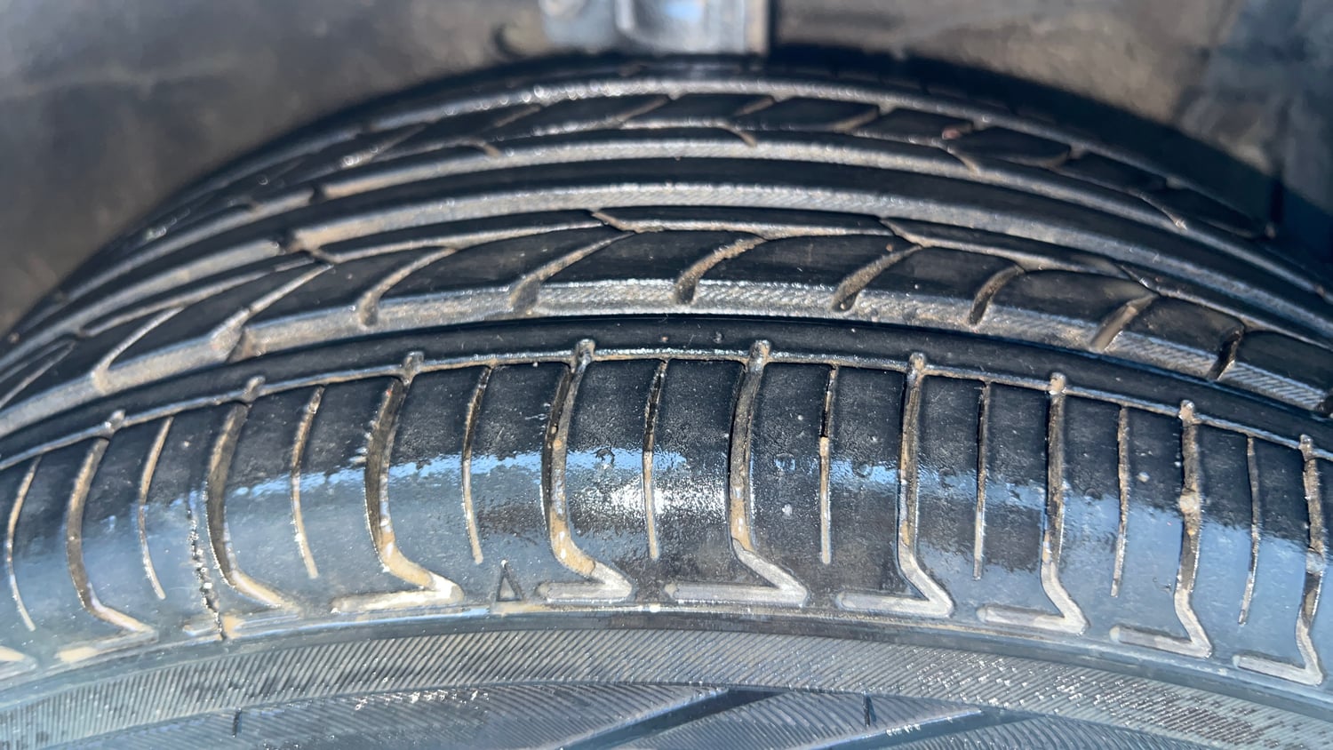 Used 2016 Maruti Suzuki Swift Dzire ZXI Petrol Manual tyres RIGHT FRONT TYRE TREAD VIEW