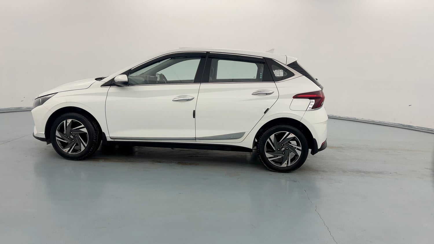 Used 2022 Hyundai i20 Asta 1.2 MT Petrol Manual exterior LEFT SIDE VIEW