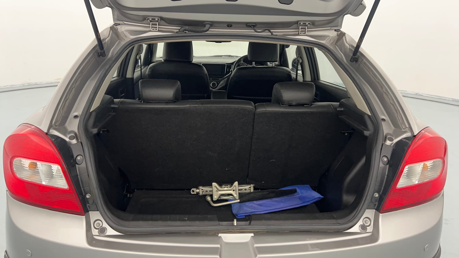 Used 2021 Maruti Suzuki Baleno Zeta Petrol Manual interior DICKY INSIDE VIEW