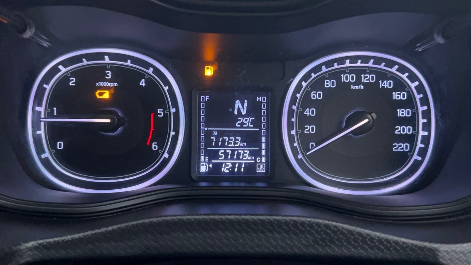 Used 2019 maruti-suzuki Vitara Brezza ZDi Plus AGS Diesel Automatic interior CLUSTERMETER VIEW