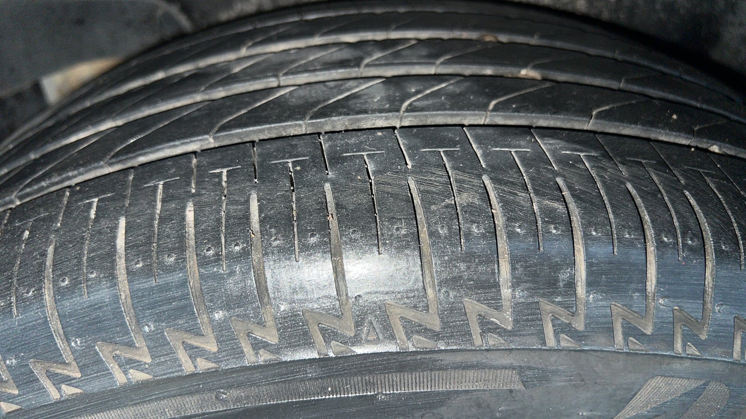Used 2023 Honda Elevate ZX CVT Petrol Automatic tyres RIGHT REAR TYRE TREAD VIEW