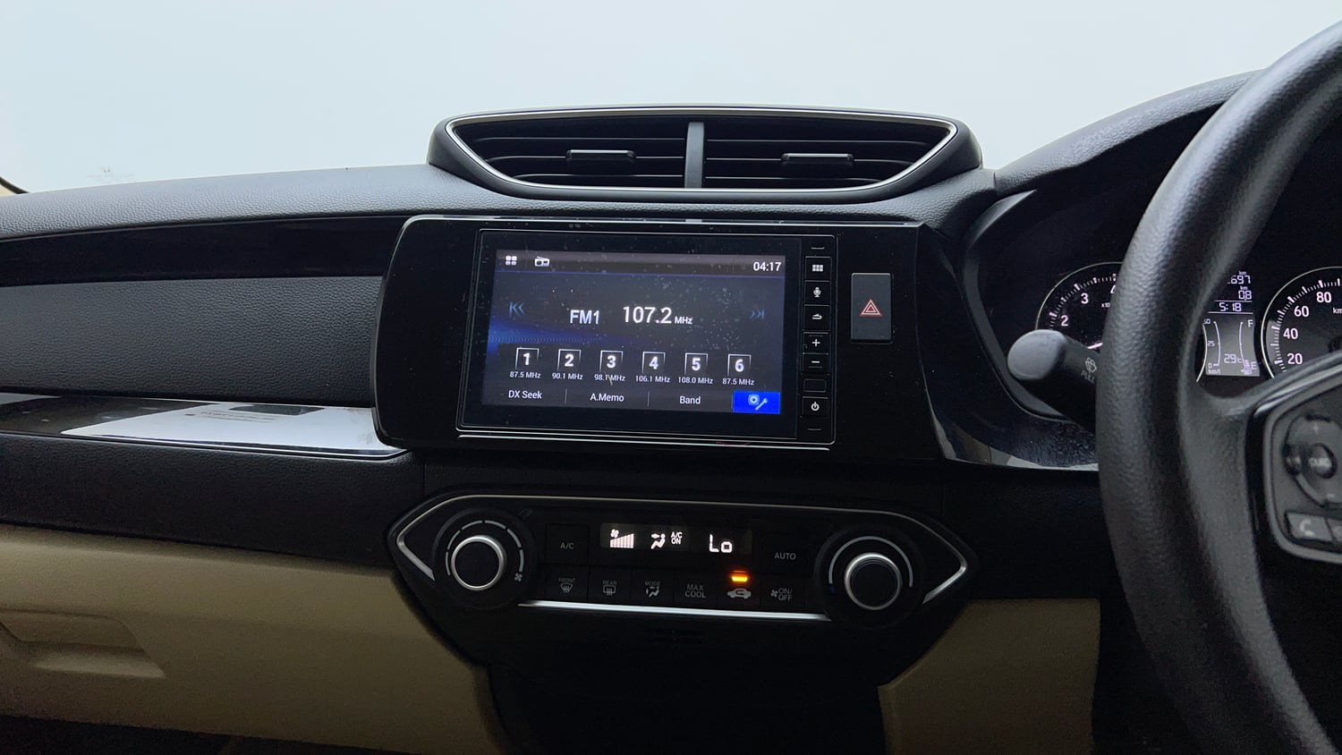 Used 2021 Honda Amaze 1.2 VX MT Petrol Petrol Manual top_features Touch screen infotainment system